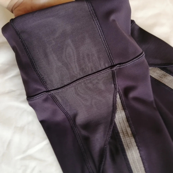 Lululemon Power Lines High Rise 21" Crop Leggings in Cyber Chrome Purple Size 2 - Picture 10 of 15